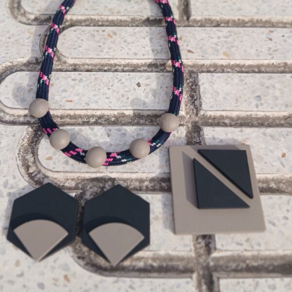 Pendientes Poiret negro y beig - Imagen 6